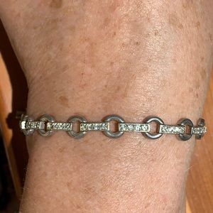 Silver bracelet w/crystals